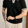 Herren-Polohemd aus Strick mit kontrastierendem Kragen