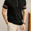 Minimalistisches gestreiftes Strick-Polohemd für Herren im koreanischen Stil