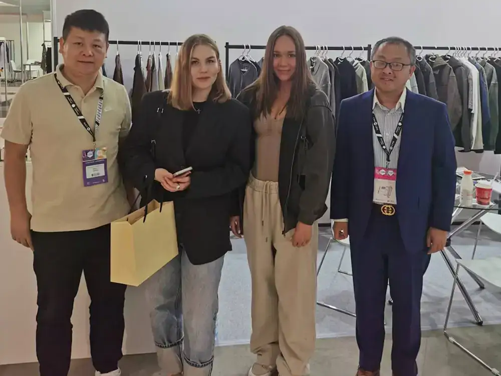 Partenaire coopératif d'un fournisseur chinois de vêtements pour hommes
