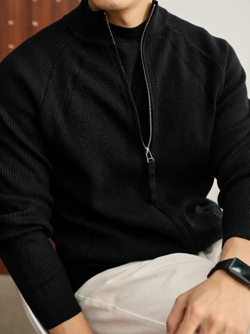 Autre point de vue sur le principe Men's knitted cardigan with zipper lapel