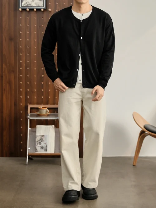 Alternative Sichtweise auf Men's knitted cardigan with a round neck design