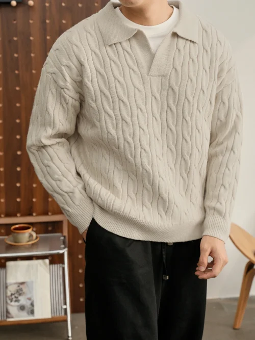 Autre point de vue sur le principe Men's lapel knitted sweater with twist knitting technique