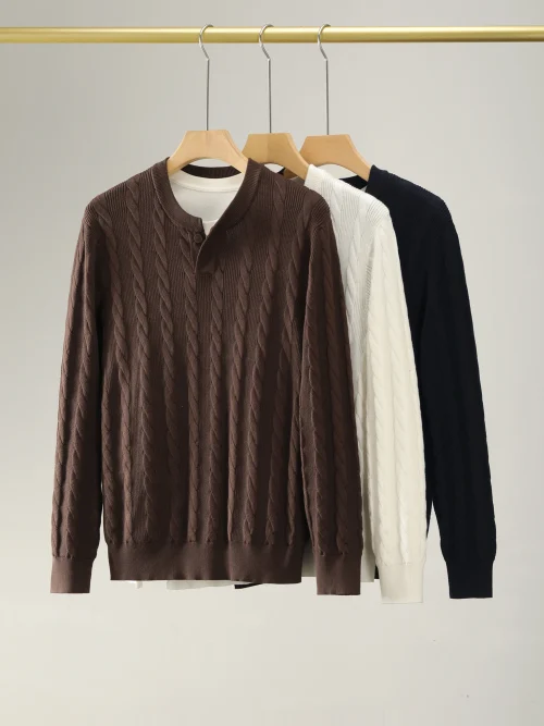 Alternative Sichtweise auf Men's knitted sweater with a classic Henley collar