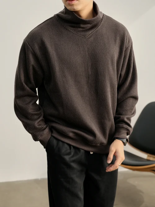 Alternative Sichtweise auf Men's knitted sweater with high-neck lapel design