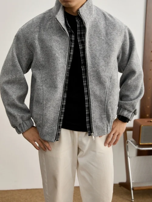 Autre point de vue sur le principe Men's stand-up collar jacket with a retro tweed check lining