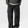 Men functional outdoor cargo pants, custom apparel from China factory