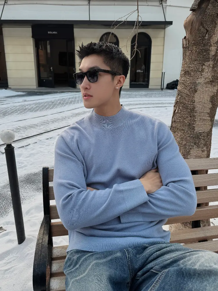 Wholesale Men's Light Blue Knit sweater
